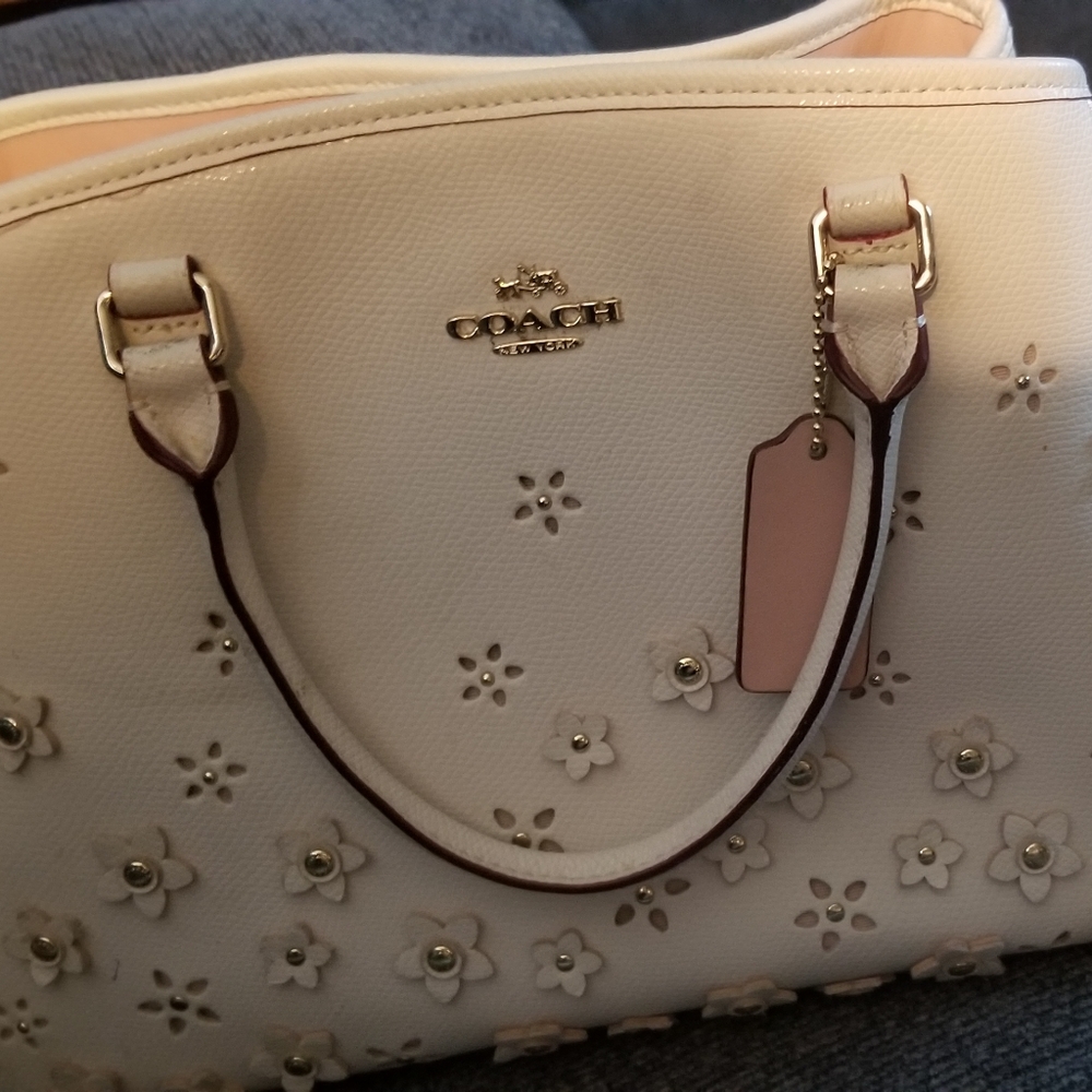 Authentic coach purse. Used but in very good condition